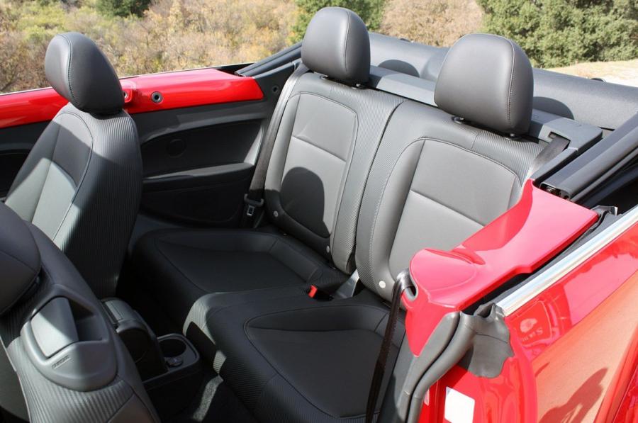  Volkswagen Beetle TDi Cabriolet 2013 года  (фото 20 из 40)